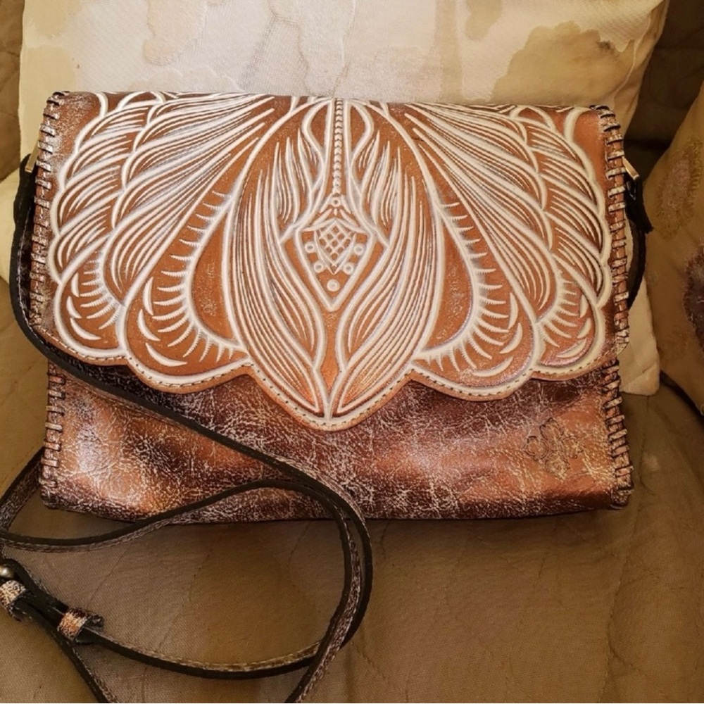 Patricia Nash White w Metallic Crossbody Bag